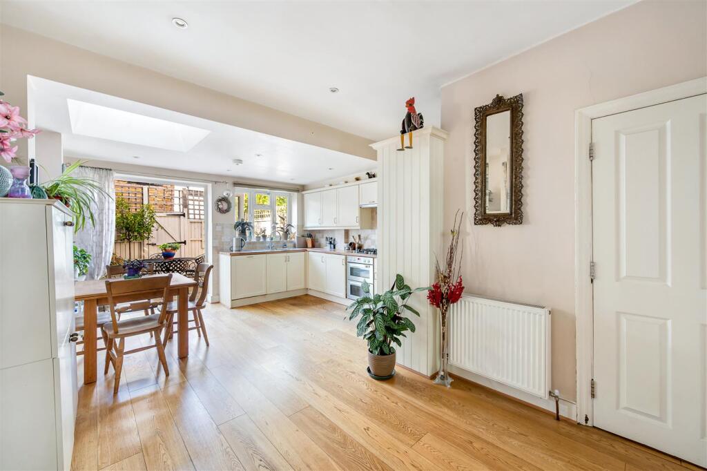 House in London - View 5