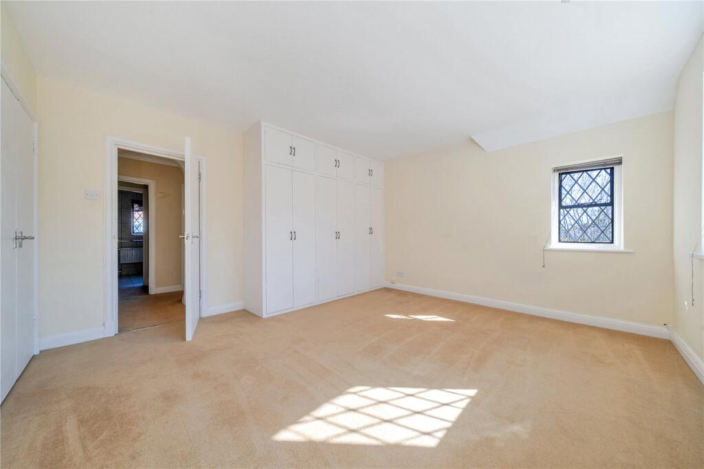 Apartment in Hemel Hempstead, Amersham - More