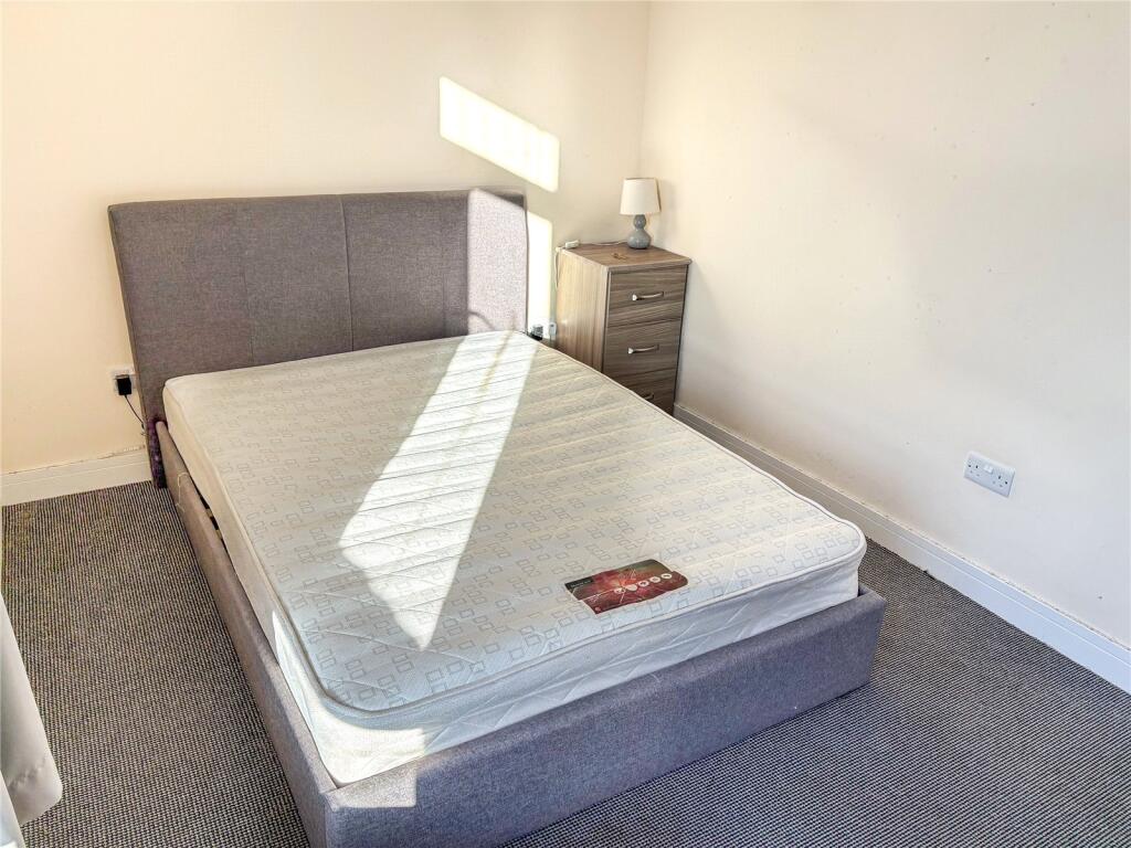 Apartment in Taunton - View 2