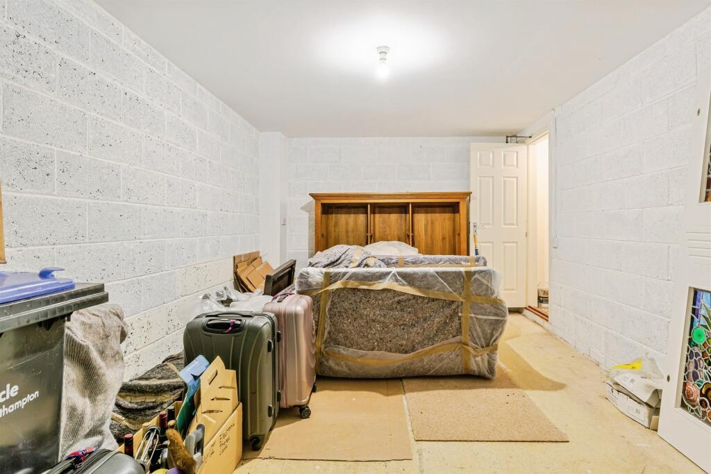 House in Northampton, Wootton - More
