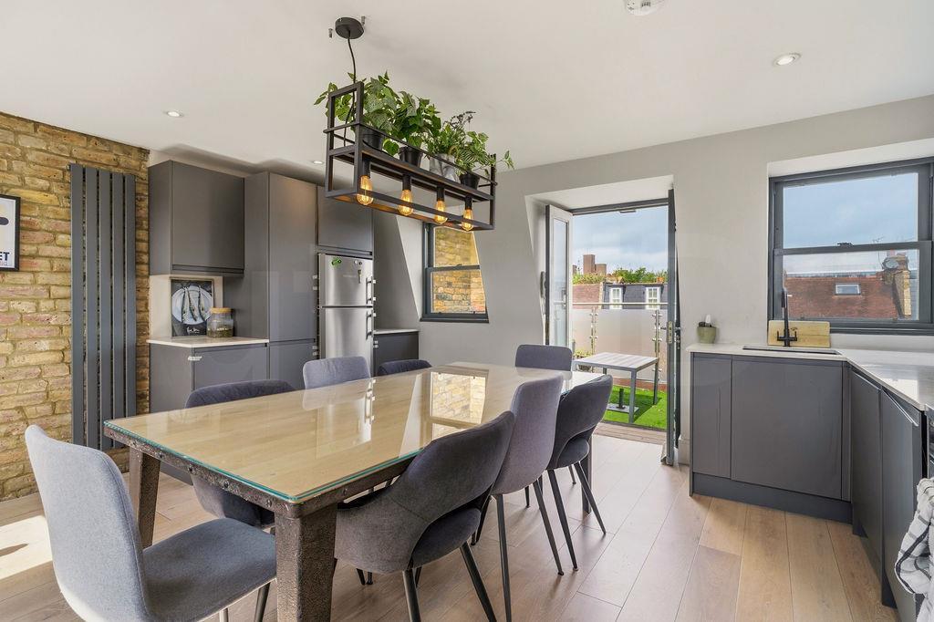 House in London - View 3
