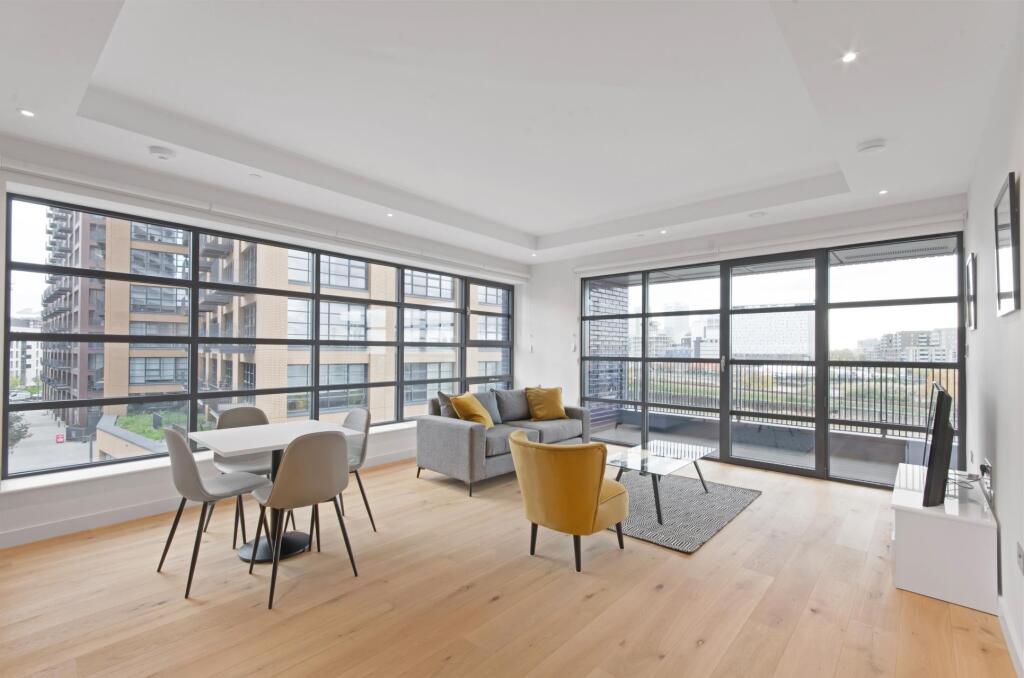 1-bed flat on BridgeWater House, London City Island, E14, £485,000