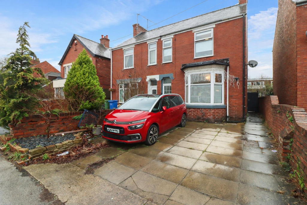 Main image of property: 205, Ashgate Road, Chesterfield, Derbyshire, S40 4