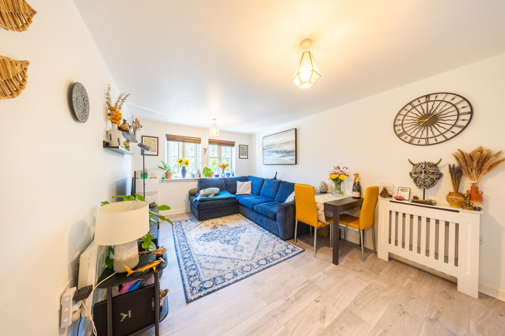 Apartment in Reading - View 2