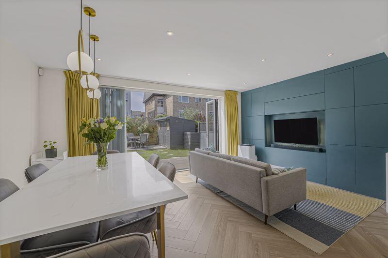 House in London - View 3