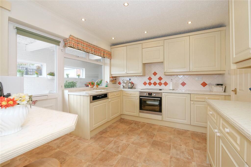 Hollin Head, Baildon, Shipley, West Yorkshire, BD17 - View 4