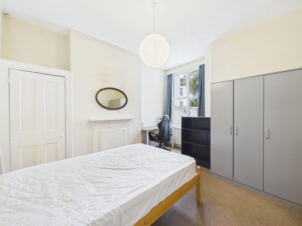 5 bedroom terraced house for rent