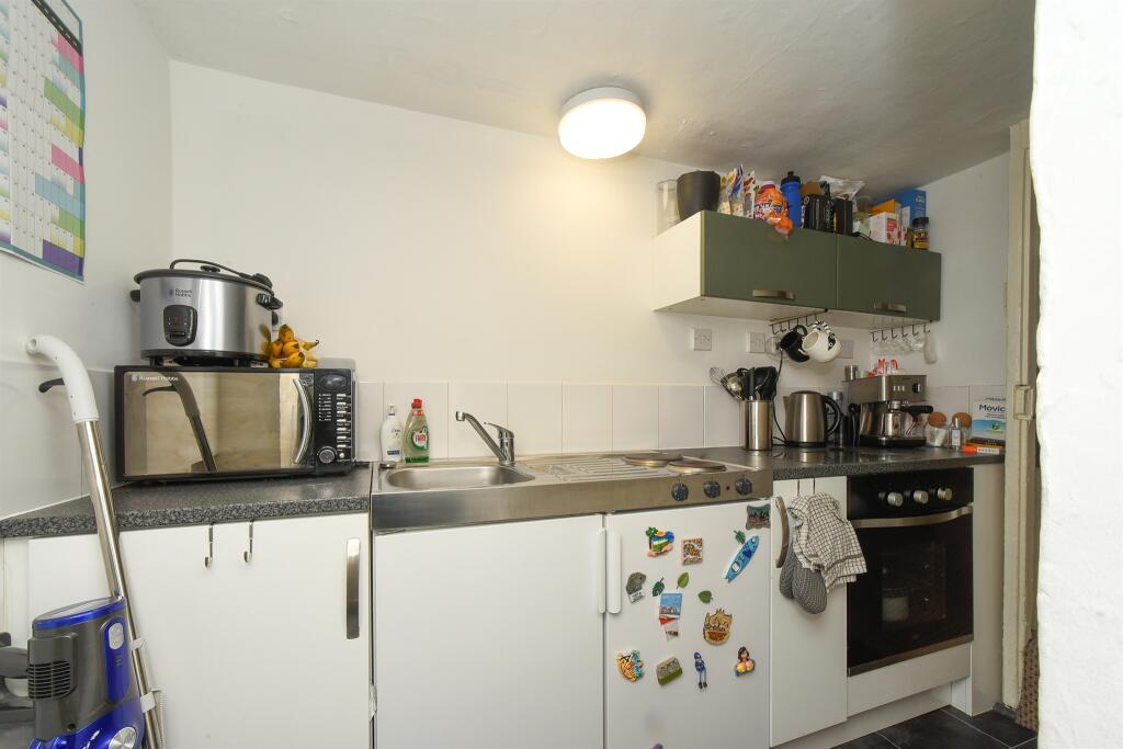 House in Swindon - View 5