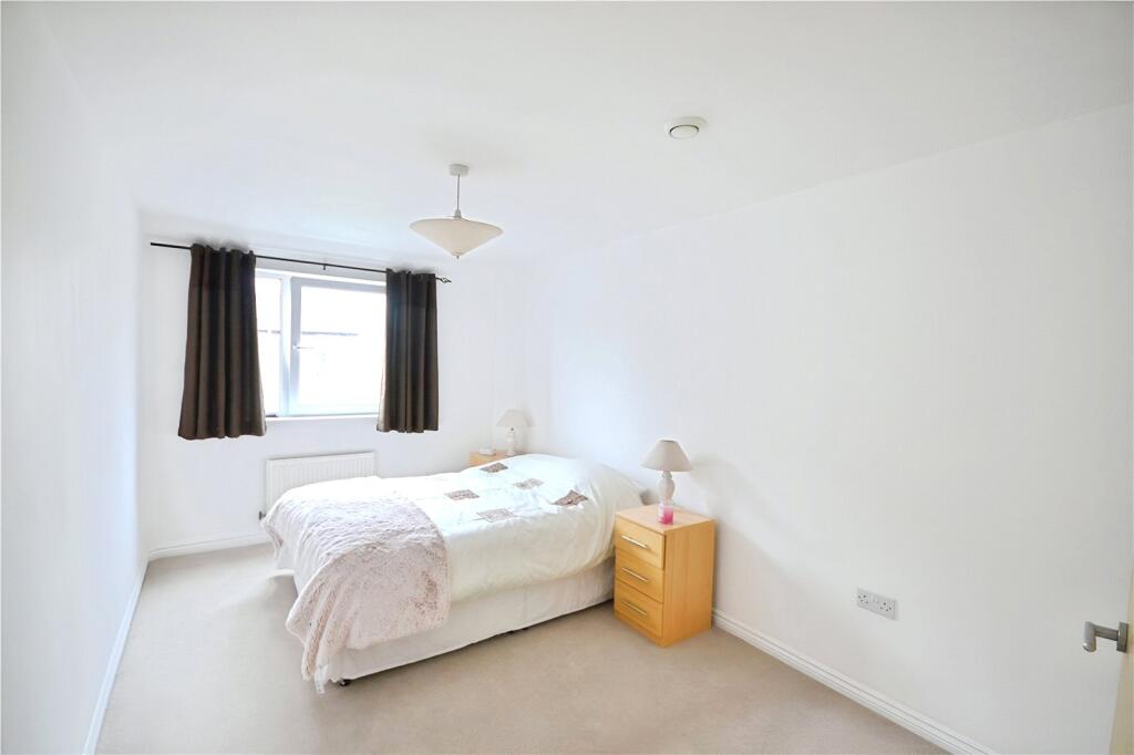 Apartment in Cardiff, Cathays - View 6