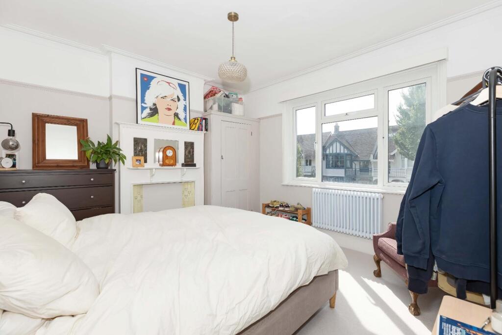 Apartment in Hove, Brunswick - More
