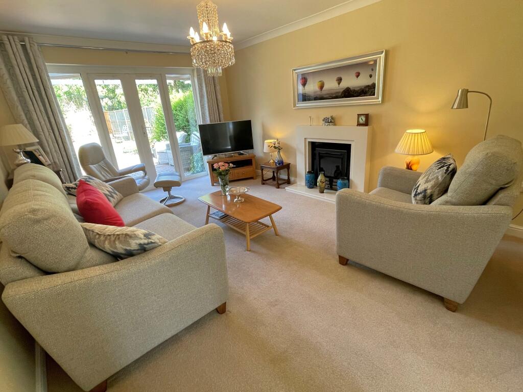 Lawnswood Close, Dibden Purlieu photo 3