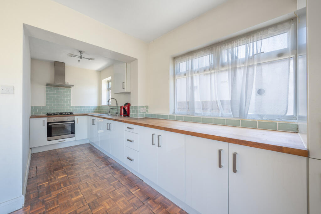 House in London, West Hendon - More