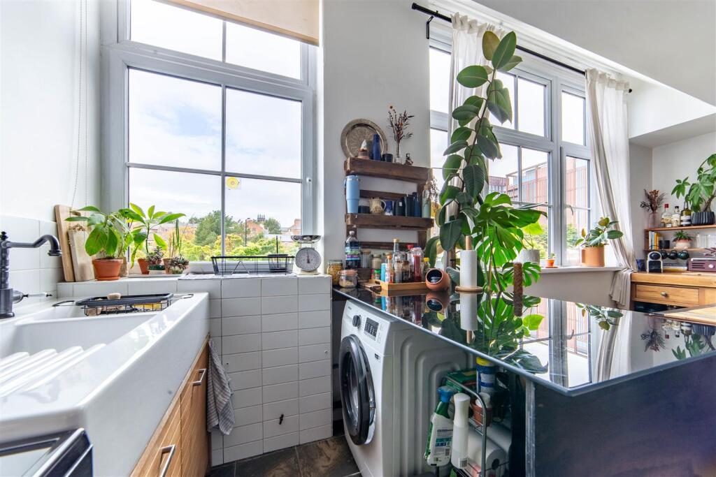 Apartment in Newcastle upon Tyne - View 5