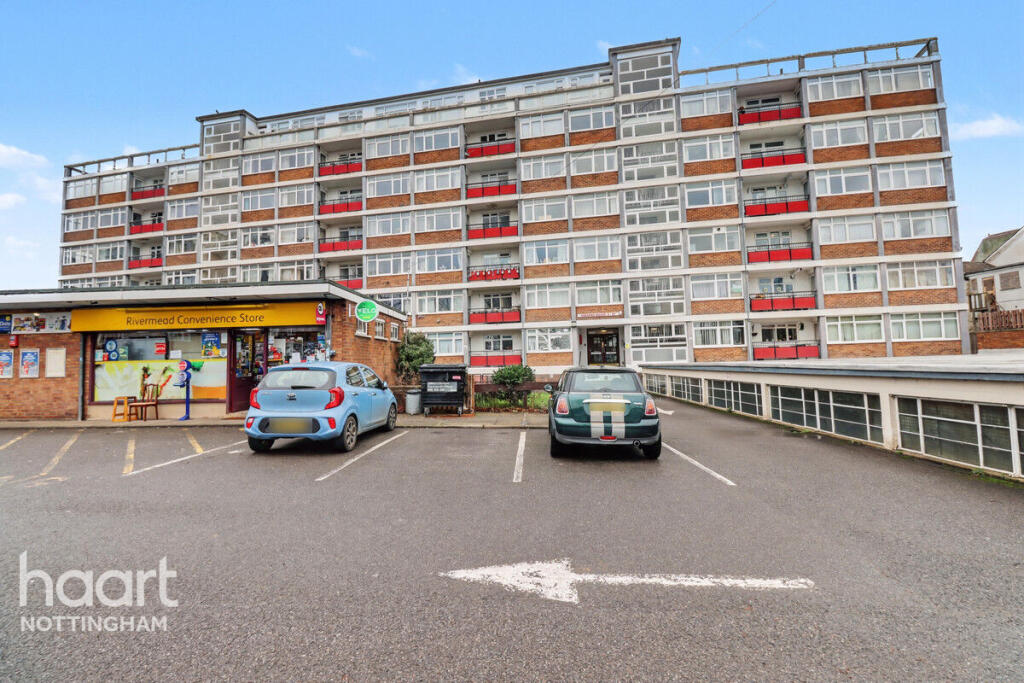 2-bed flat on Wilford Lane, West Bridgford, £120,000