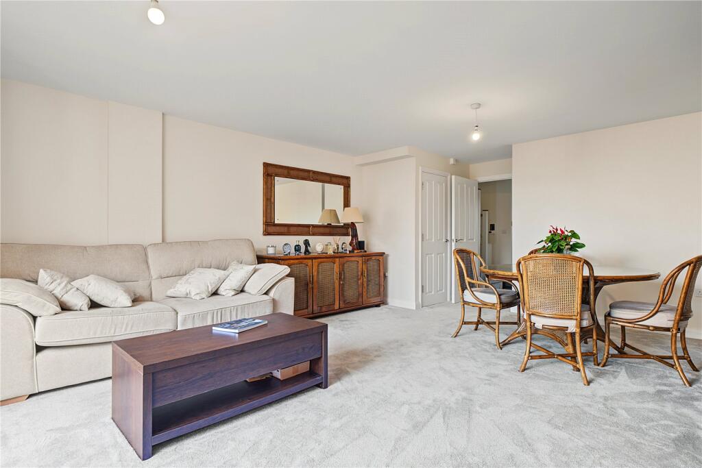 Russet Close, Wichelstowe, Swindon, Wiltshire, SN1 photo 4