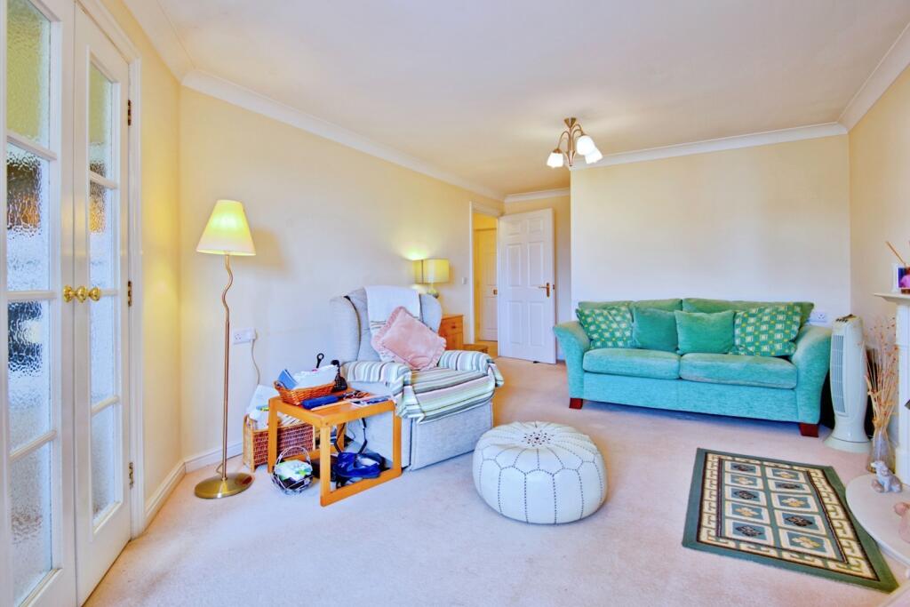 Apartment in Southend-on-Sea - View 5