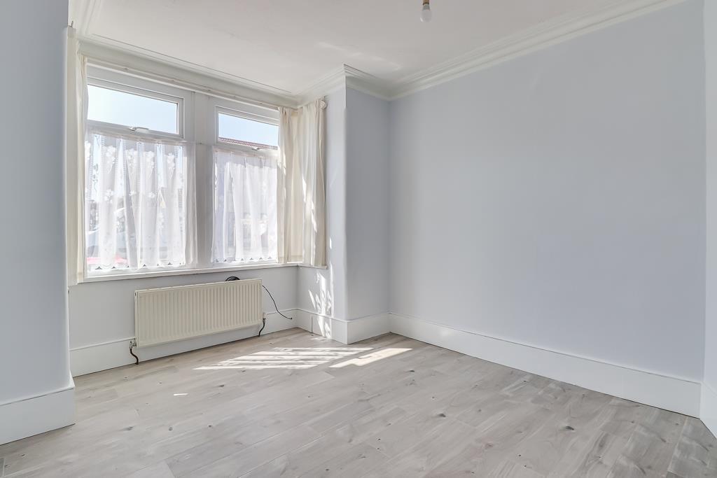 Apartment in Southend-on-Sea - More