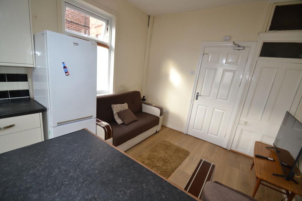 1 bedroom house share for rent