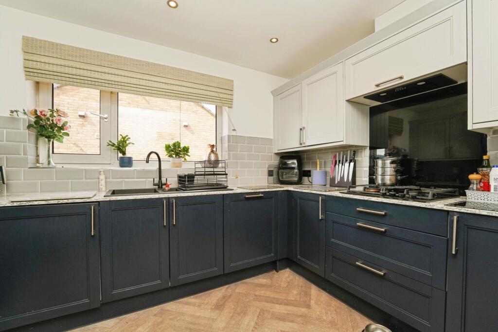 House in Gloucester - View 4