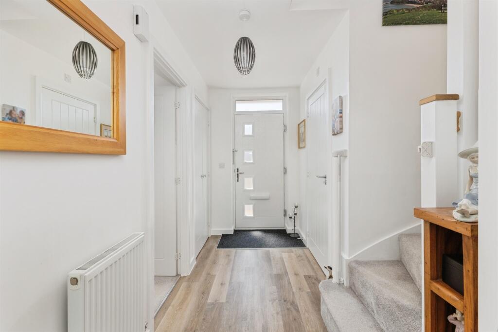 18 Halifax Close photo 2