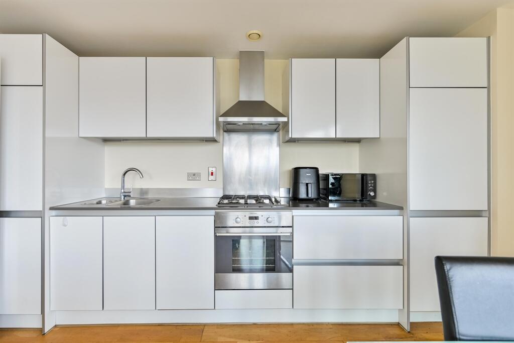 Apartment in Reading - View 5