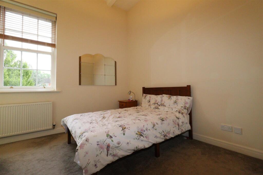 Apartment in Macclesfield, Cheshire East - View 5
