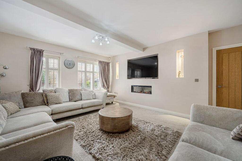 Foxholes Crescent, Calverley, Pudsey, West Yorkshire, LS28 photo 4