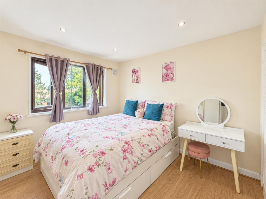 Apartment in Twickenham - View 3