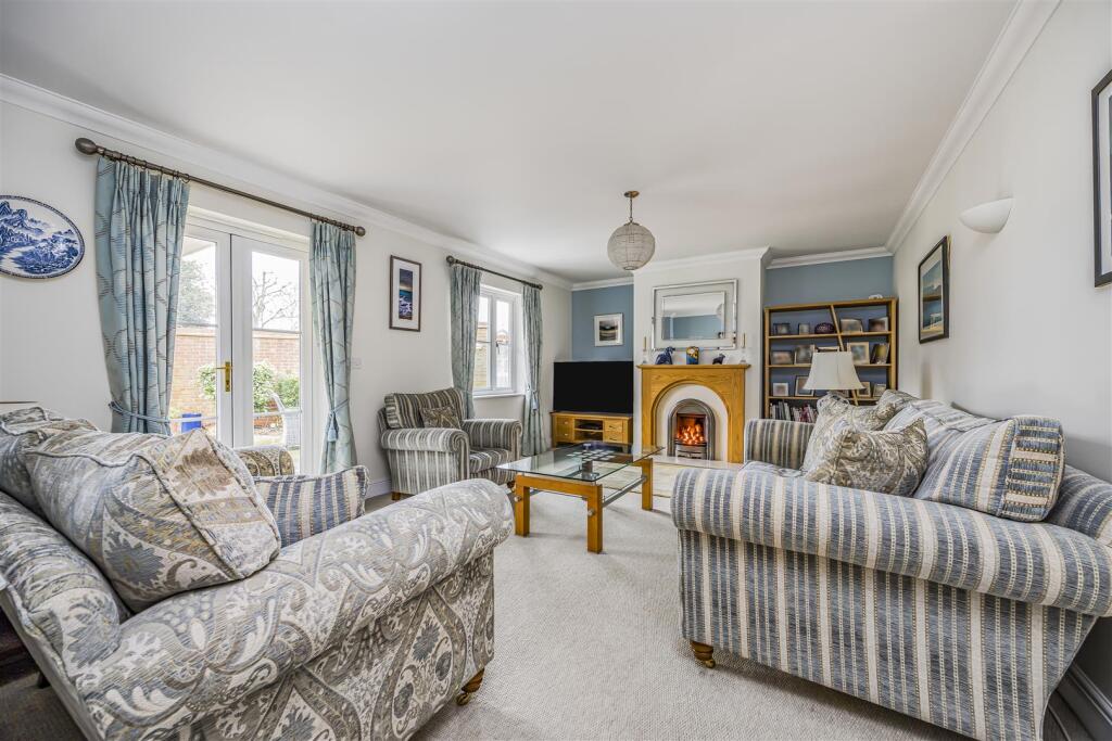Clarendon Close, Denmead photo 3