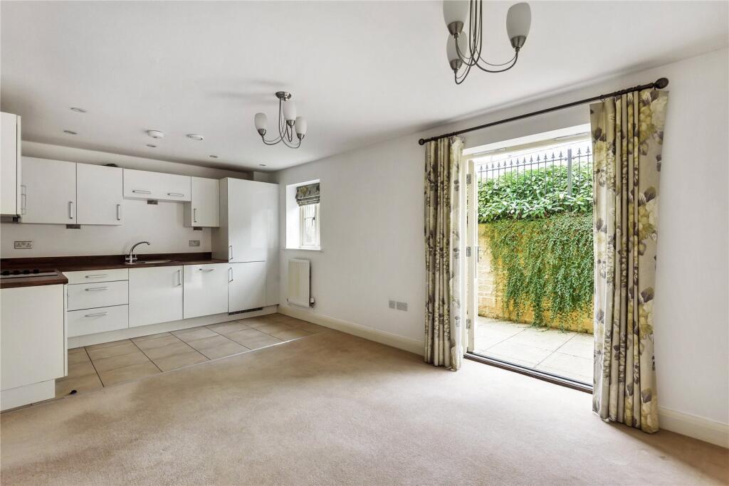Cross Close, Cirencester, Gloucestershire, GL7 photo 2