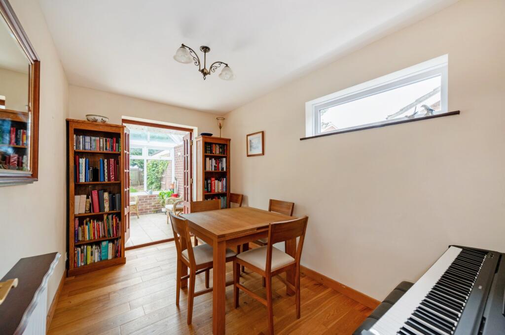 Heath Close, Waterlooville, Hampshire photo 4