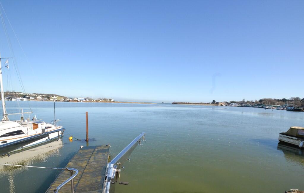 Embankment Road, Bembridge, Isle Of Wight, PO35 photo 2