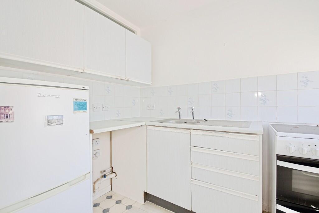 Diploma Avenue, London, N2 - View 6