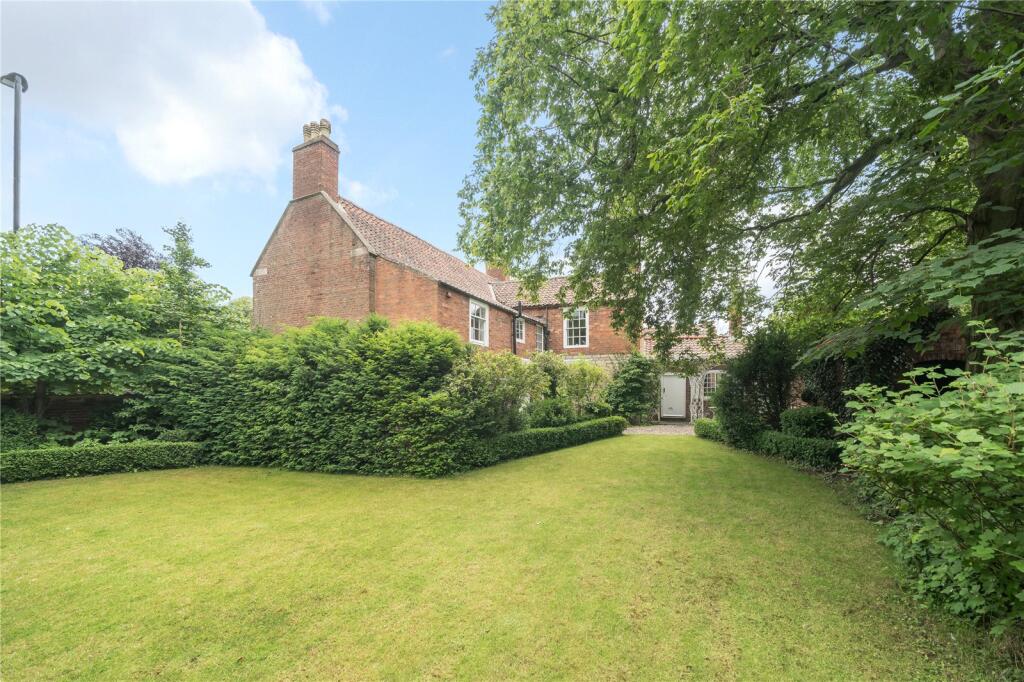 Manthorpe Road, Grantham, Lincolnshire, NG31 photo 2