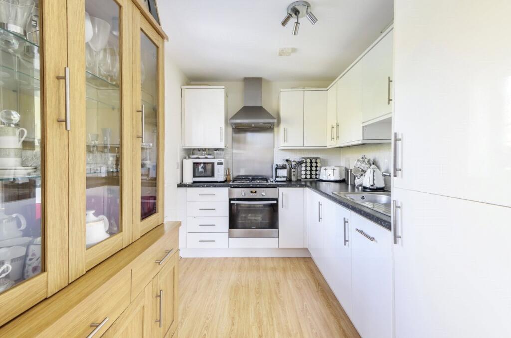 Apartment in Watford, Hertfordshire - View 4