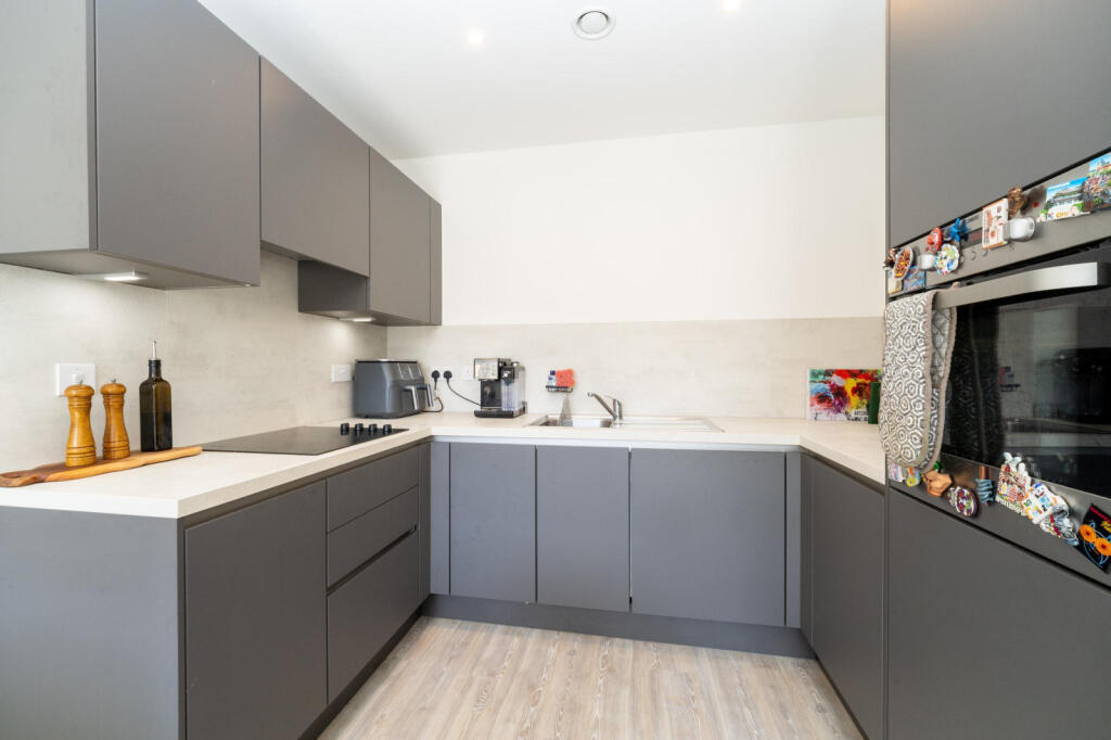 Apartment in London - View 5