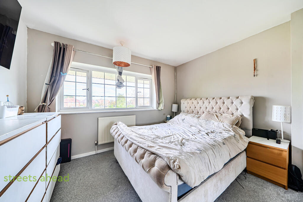 House in Croydon - More