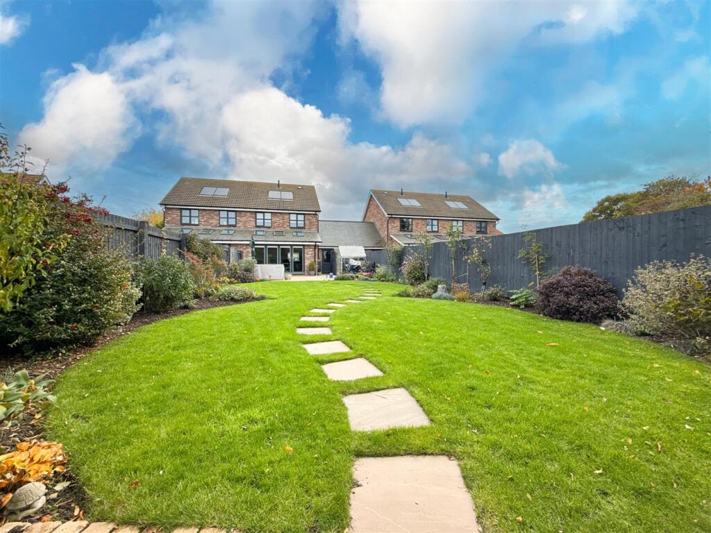 Kidby Way, Weeley Heath, Essex photo 2