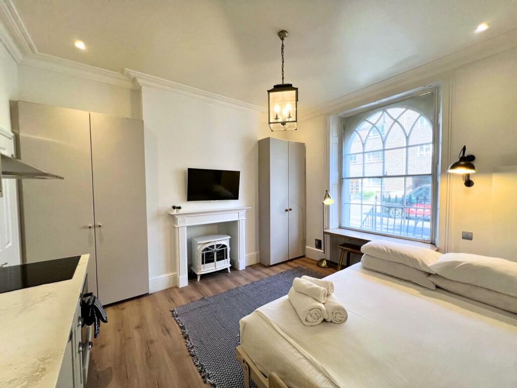 Main image of property: Studio Flat 2, 195 Gloucester Place, Baker Street NW1 6BU