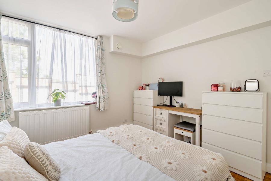 Apartment in Watford - More