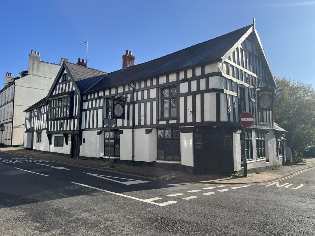 Main image of property: The Queen's Head Hotel , 1 St. James Street, Monmouth, Monmouthshire, NP25