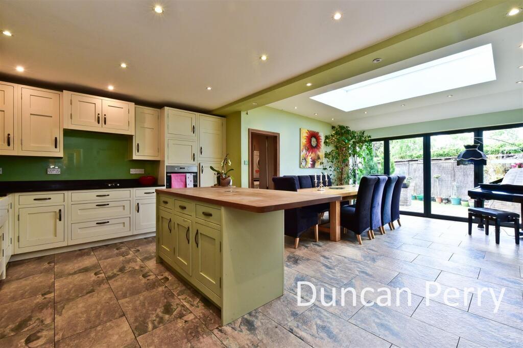 Dixons Hill Road, Welham Green - View 3