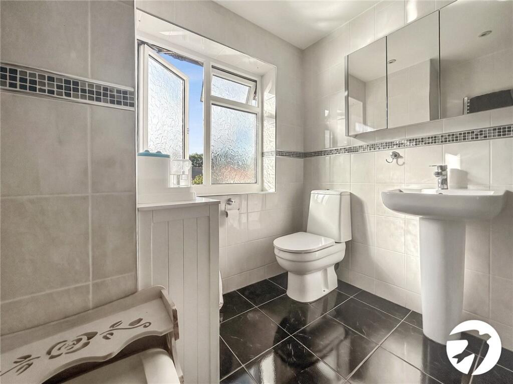 House in Swanley, Birchwood Corner - More