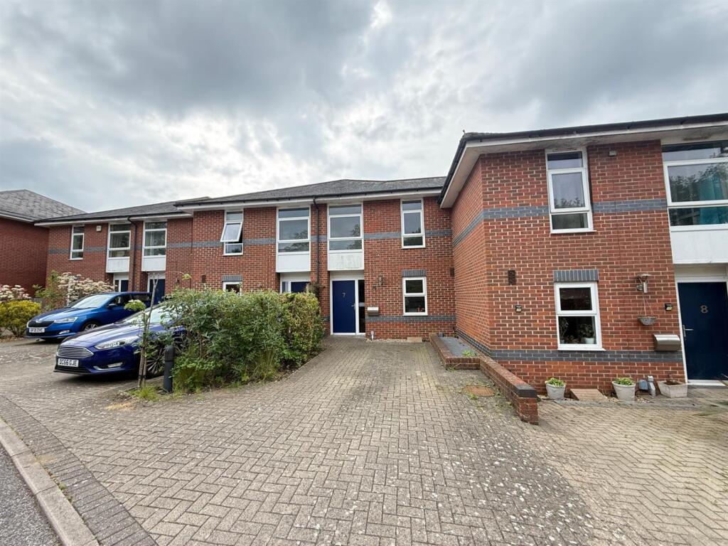 Main image of property: Bridge Court, Wrecclesham, GU10 4QE