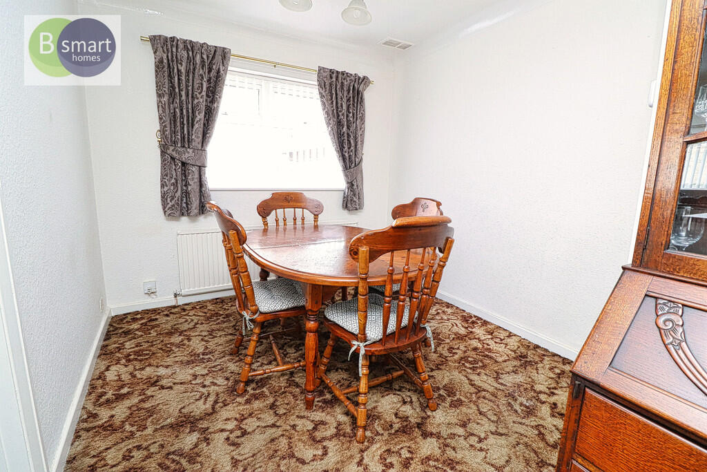 Highcliffe Drive, Swinton photo 4