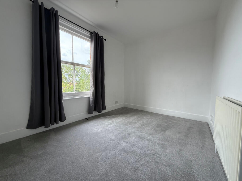 Apartment in Tunbridge Wells, Kent - View 4