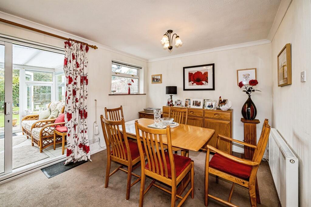 Huntercombe Close, Taplow, Maidenhead photo 4