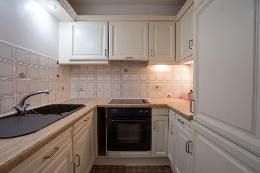 Apartment in Solihull - View 3