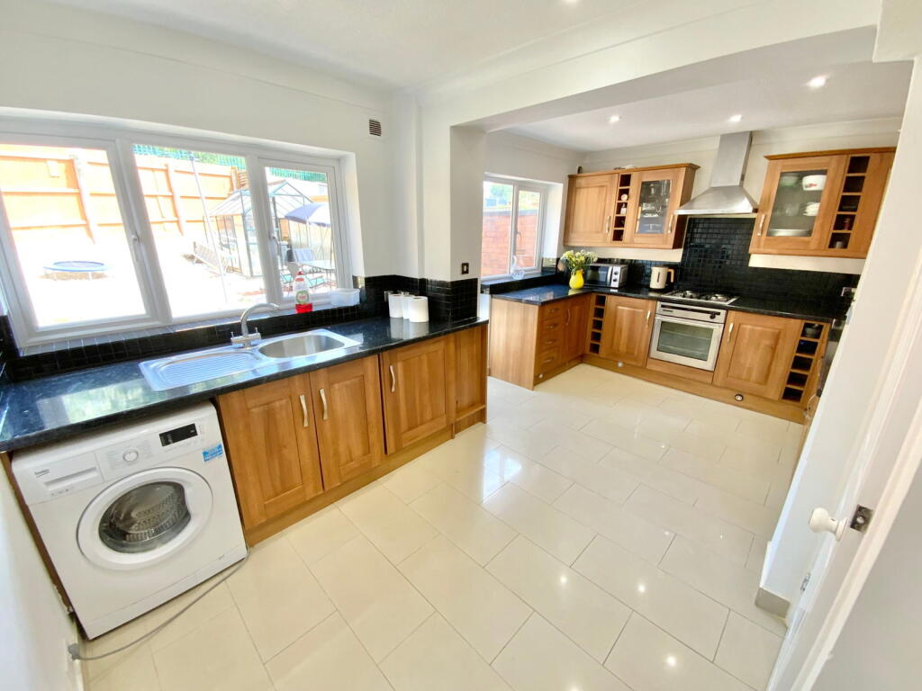 Walton Close, Rowley Regis, B65 8JN photo 5