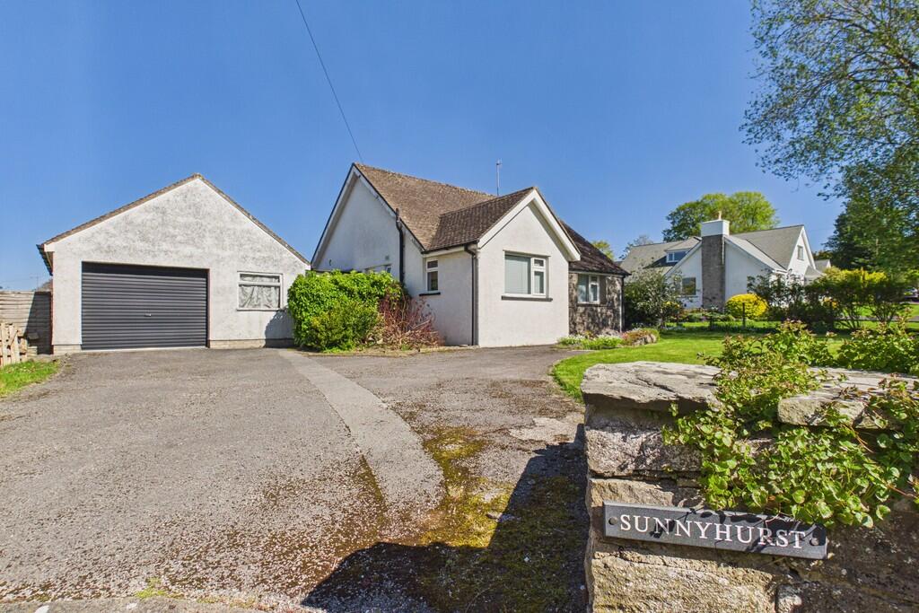 Main image of property: Sunny Hurst, Emesgate Lane, Silverdale, Carnforth, LA5 0RQ